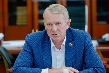 Парламент работает в режиме жесткого регламента 